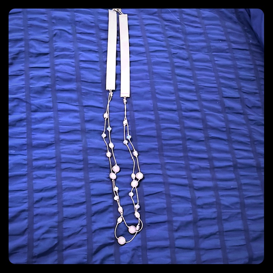 Ann Taylor Necklace 7$